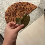 Laurel en la puerta, por eso todo el mundo la deja ahí