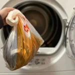 Lavadora, meter toda la ropa en una bolsa: el viejo truco de nuestras abuelas