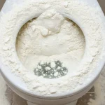 Flour in the toilet, why you should do it the night before going to sleep
